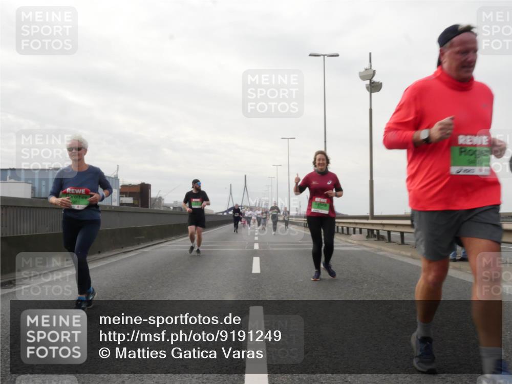 03.10.2025 - Köhlbrandbrückenlauf Matties Gatica Varas http://msf.ph/oto/9191249 03.10.2025 16:05:30 Position 3 7855 meine-sportfotos.de