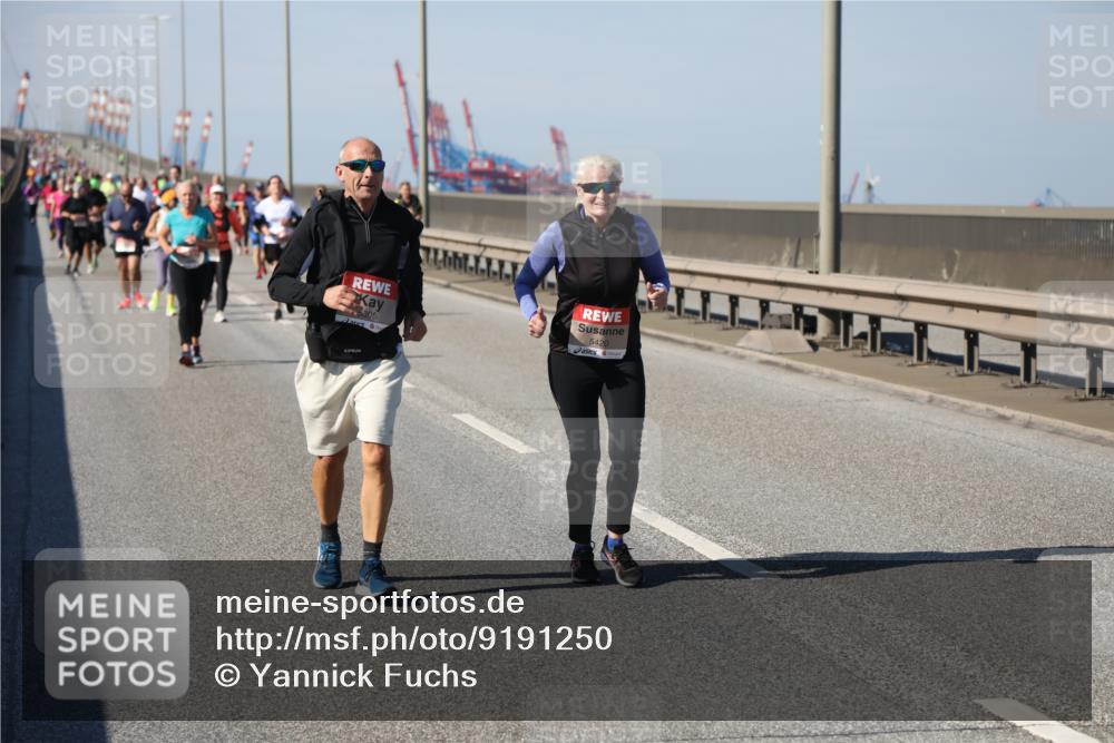 03.10.2025 - Köhlbrandbrückenlauf Yannick Fuchs http://msf.ph/oto/9191250 03.10.2025 12:11:51 Position 3 3305, 5420 meine-sportfotos.de