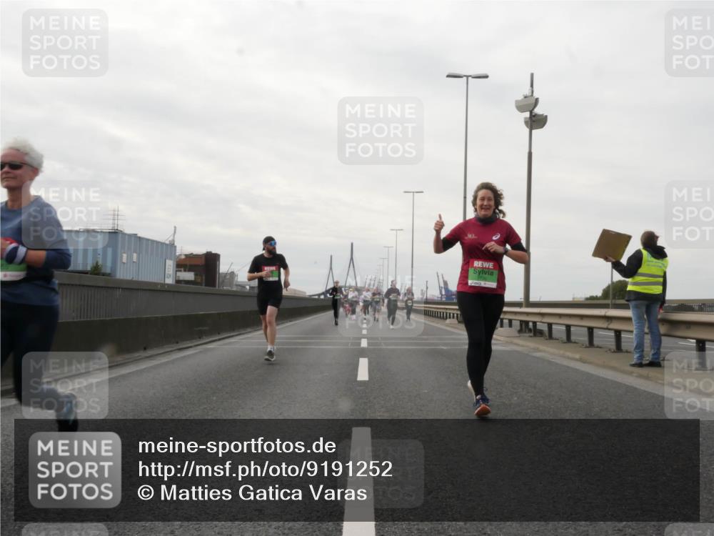 03.10.2025 - Köhlbrandbrückenlauf Matties Gatica Varas http://msf.ph/oto/9191252 03.10.2025 16:05:31 Position 3  meine-sportfotos.de
