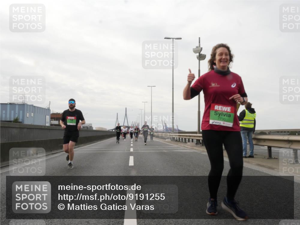 03.10.2025 - Köhlbrandbrückenlauf Matties Gatica Varas http://msf.ph/oto/9191255 03.10.2025 16:05:32 Position 3 7730 meine-sportfotos.de