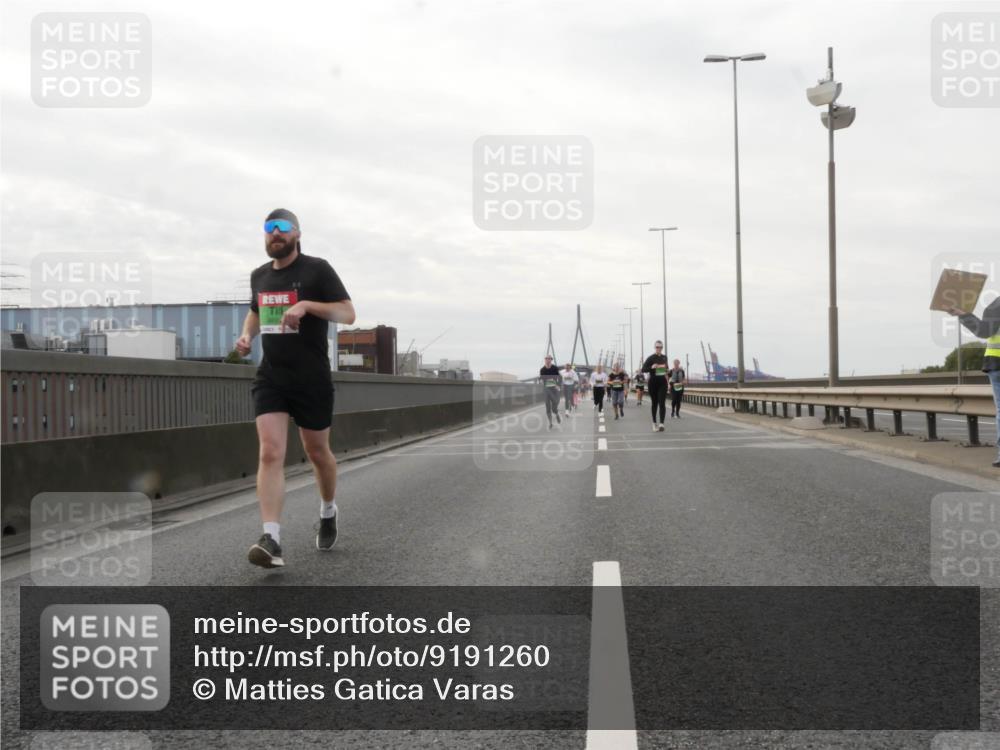 03.10.2025 - Köhlbrandbrückenlauf Matties Gatica Varas http://msf.ph/oto/9191260 03.10.2025 16:05:33 Position 3  meine-sportfotos.de