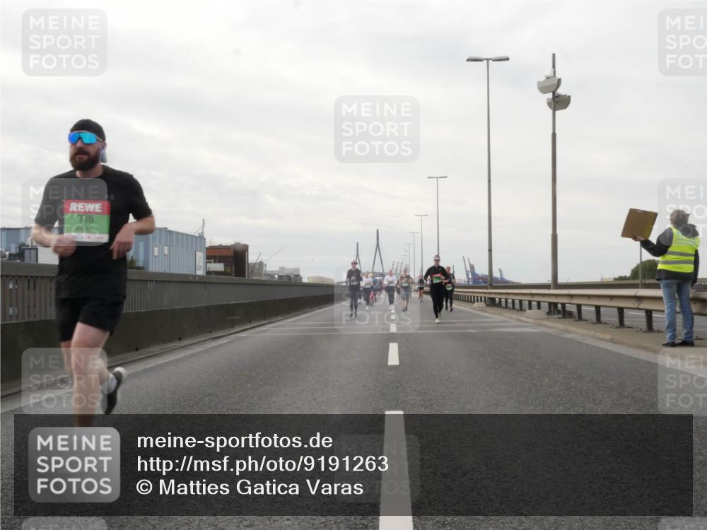 03.10.2025 - Köhlbrandbrückenlauf Matties Gatica Varas http://msf.ph/oto/9191263 03.10.2025 16:05:33 Position 3 8696 meine-sportfotos.de