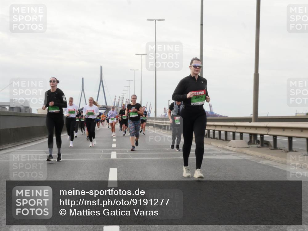 03.10.2025 - Köhlbrandbrückenlauf Matties Gatica Varas http://msf.ph/oto/9191277 03.10.2025 16:05:36 Position 3 9437 meine-sportfotos.de
