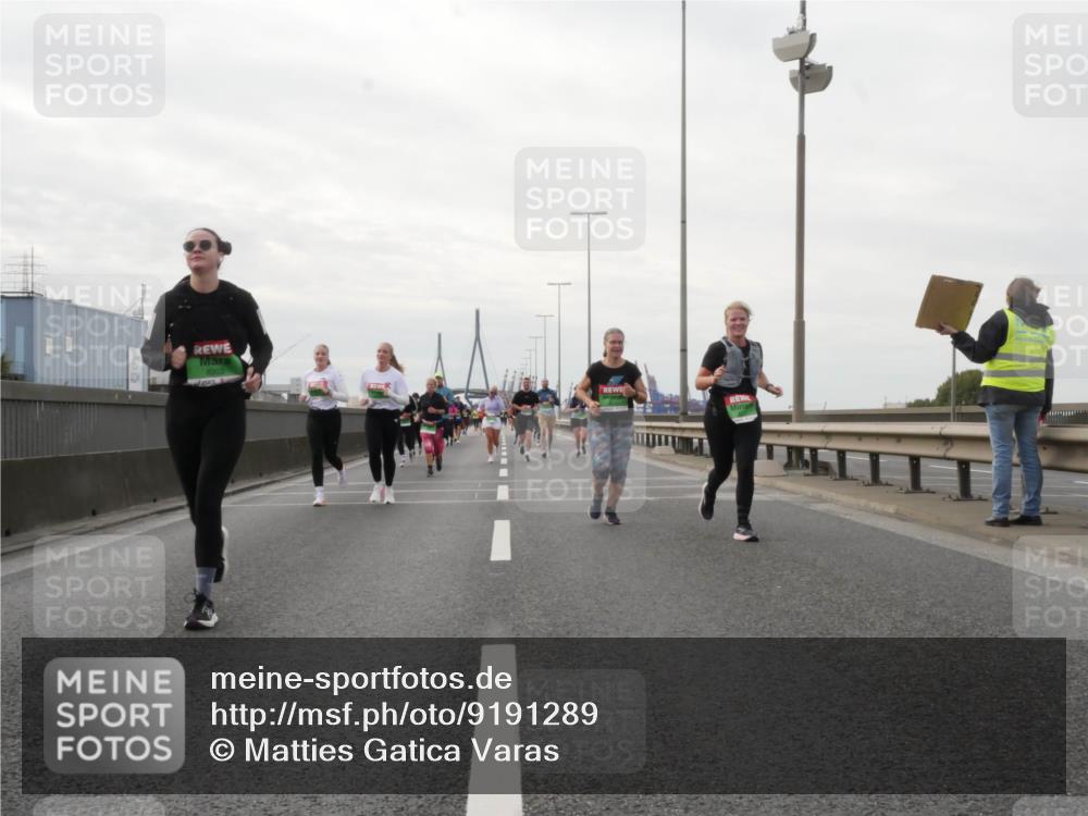 03.10.2025 - Köhlbrandbrückenlauf Matties Gatica Varas http://msf.ph/oto/9191289 03.10.2025 16:05:39 Position 3 8303 meine-sportfotos.de