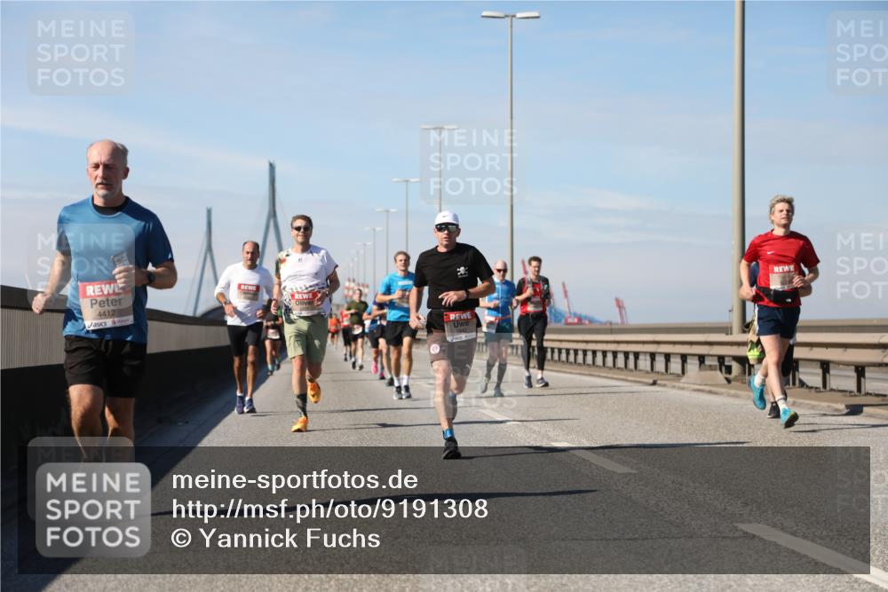 03.10.2025 - Köhlbrandbrückenlauf Yannick Fuchs http://msf.ph/oto/9191308 03.10.2025 11:51:59 Position 3 4412, 3, 5842 meine-sportfotos.de