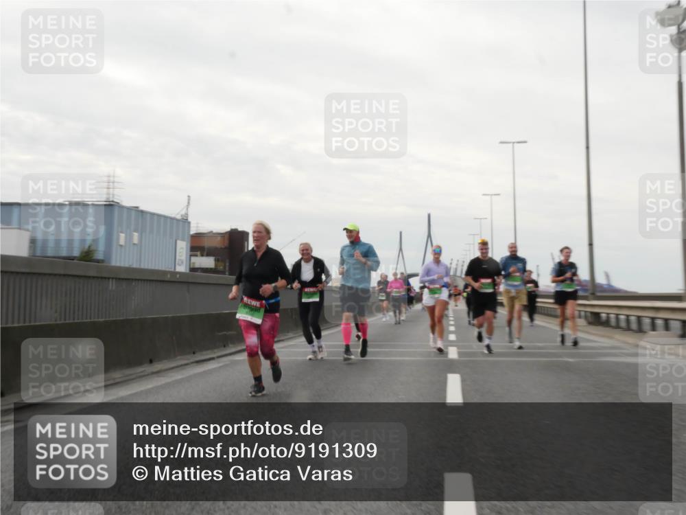 03.10.2025 - Köhlbrandbrückenlauf Matties Gatica Varas http://msf.ph/oto/9191309 03.10.2025 16:05:43 Position 3 03 meine-sportfotos.de