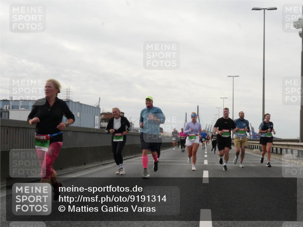 03.10.2025 - Köhlbrandbrückenlauf Matties Gatica Varas http://msf.ph/oto/9191314 03.10.2025 16:05:45 Position 3  meine-sportfotos.de