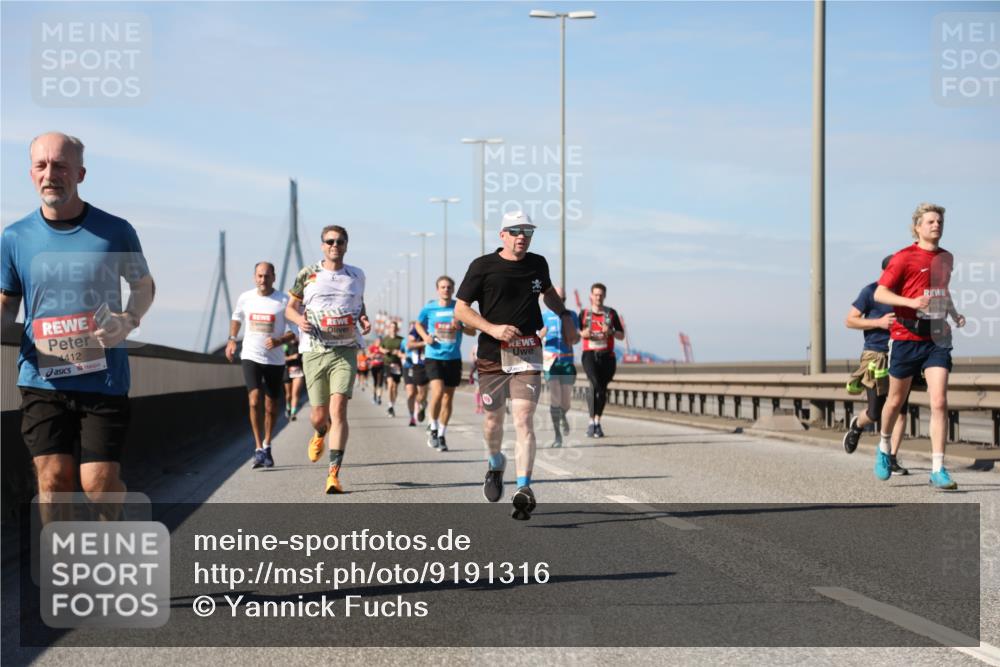 03.10.2025 - Köhlbrandbrückenlauf Yannick Fuchs http://msf.ph/oto/9191316 03.10.2025 11:51:59 Position 3 4412 meine-sportfotos.de