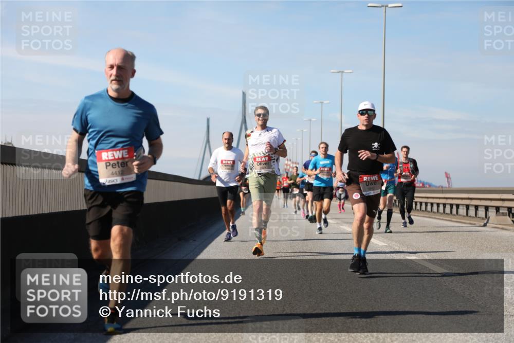 03.10.2025 - Köhlbrandbrückenlauf Yannick Fuchs http://msf.ph/oto/9191319 03.10.2025 11:51:59 Position 3 4412, 5842 meine-sportfotos.de
