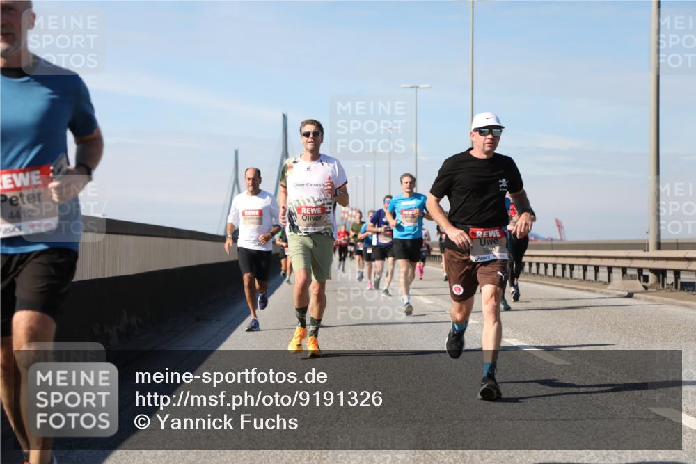 03.10.2025 - Köhlbrandbrückenlauf Yannick Fuchs http://msf.ph/oto/9191326 03.10.2025 11:52:00 Position 3 4412, 5842 meine-sportfotos.de