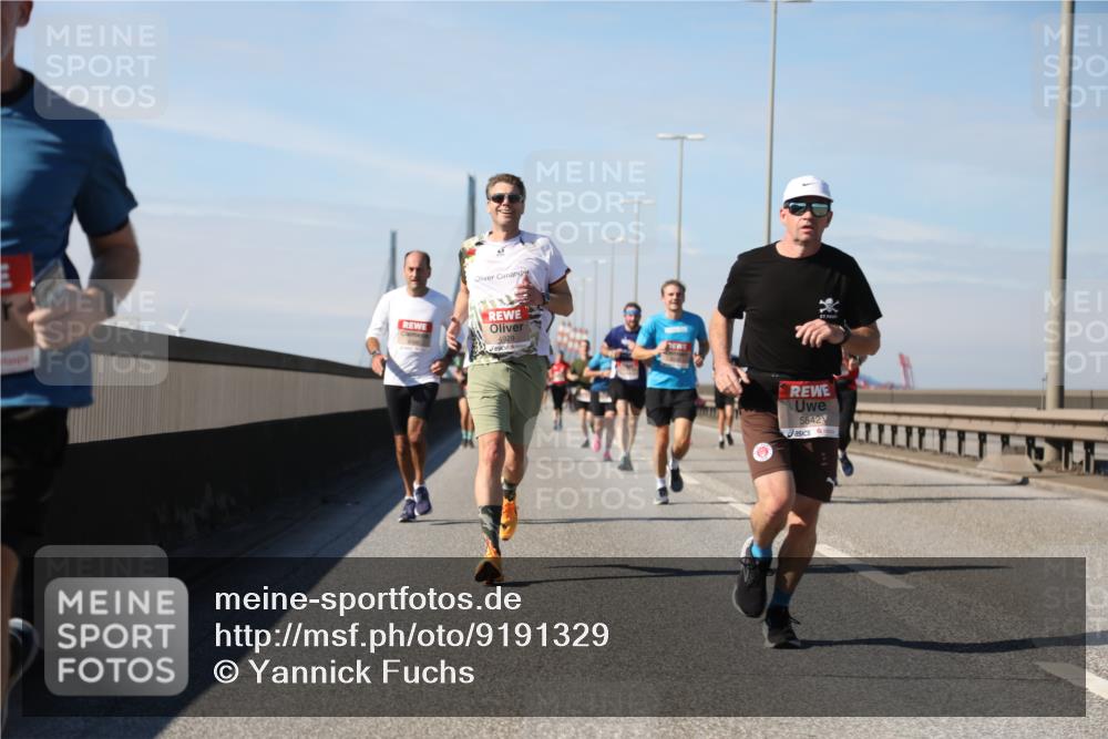 03.10.2025 - Köhlbrandbrückenlauf Yannick Fuchs http://msf.ph/oto/9191329 03.10.2025 11:52:00 Position 3 4929, 5842 meine-sportfotos.de
