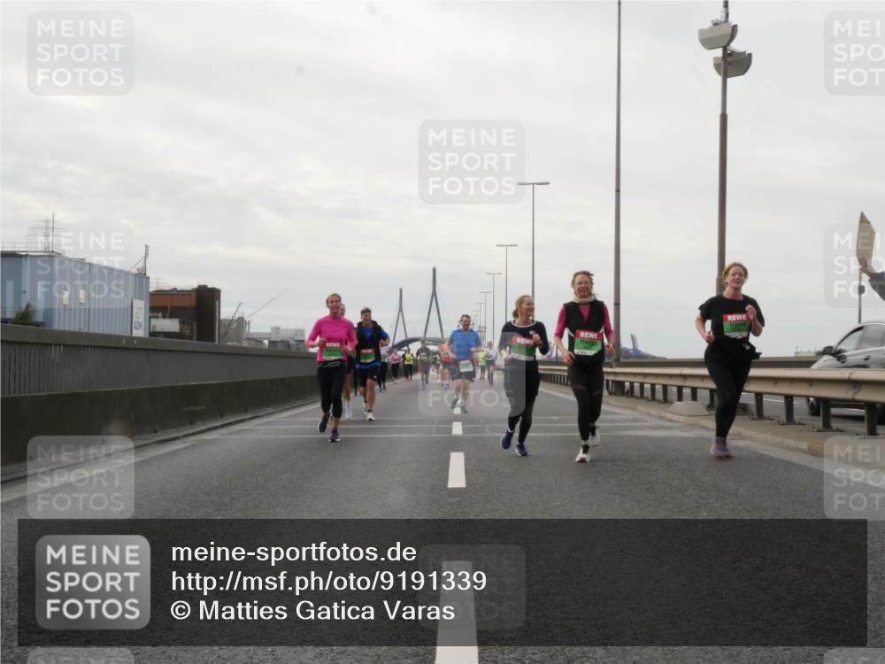 03.10.2025 - Köhlbrandbrückenlauf Matties Gatica Varas http://msf.ph/oto/9191339 03.10.2025 16:05:50 Position 3  meine-sportfotos.de