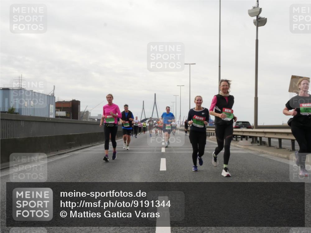 03.10.2025 - Köhlbrandbrückenlauf Matties Gatica Varas http://msf.ph/oto/9191344 03.10.2025 16:05:51 Position 3  meine-sportfotos.de
