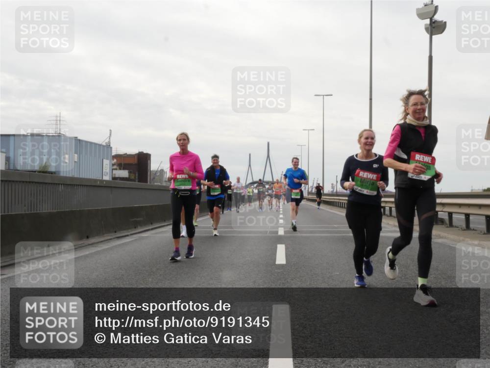 03.10.2025 - Köhlbrandbrückenlauf Matties Gatica Varas http://msf.ph/oto/9191345 03.10.2025 16:05:52 Position 3  meine-sportfotos.de