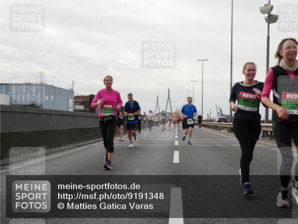 03.10.2025 - Köhlbrandbrückenlauf Matties Gatica Varas http://msf.ph/oto/9191348 03.10.2025 16:05:52 Position 3 8430, 8455, 8732 meine-sportfotos.de
