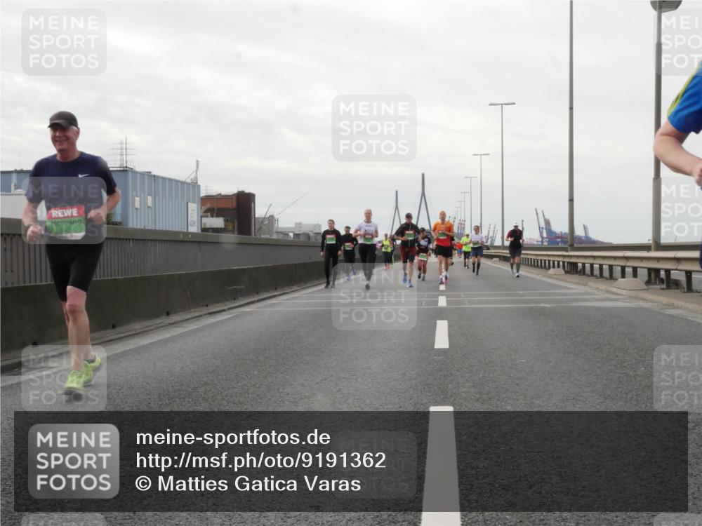 03.10.2025 - Köhlbrandbrückenlauf Matties Gatica Varas http://msf.ph/oto/9191362 03.10.2025 16:05:57 Position 3 8001 meine-sportfotos.de
