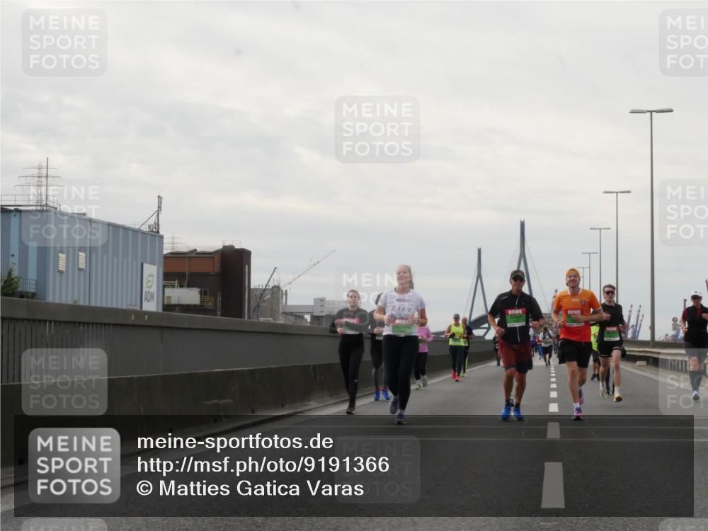 03.10.2025 - Köhlbrandbrückenlauf Matties Gatica Varas http://msf.ph/oto/9191366 03.10.2025 16:05:58 Position 3  meine-sportfotos.de