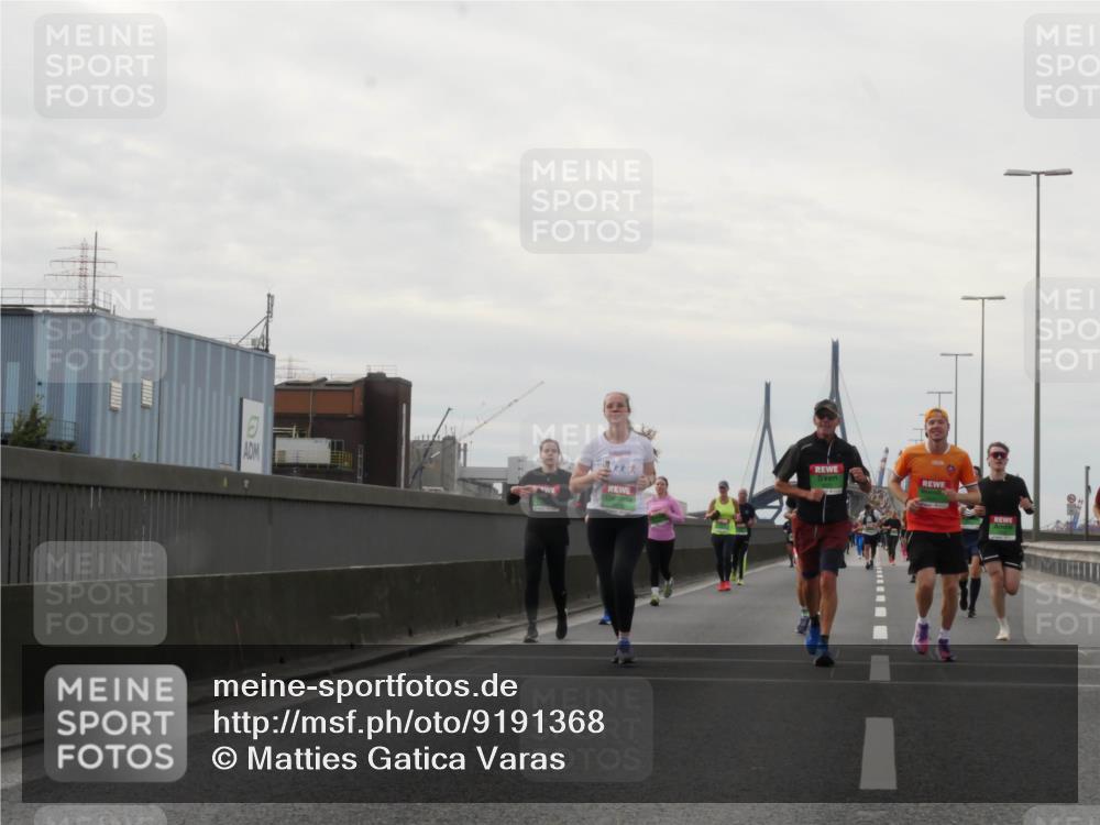 03.10.2025 - Köhlbrandbrückenlauf Matties Gatica Varas http://msf.ph/oto/9191368 03.10.2025 16:05:59 Position 3  meine-sportfotos.de