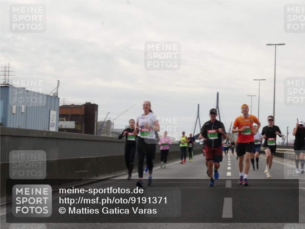 03.10.2025 - Köhlbrandbrückenlauf Matties Gatica Varas http://msf.ph/oto/9191371 03.10.2025 16:05:59 Position 3  meine-sportfotos.de