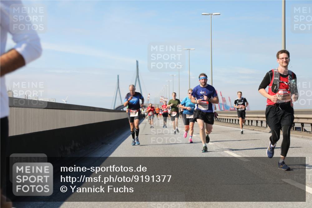 03.10.2025 - Köhlbrandbrückenlauf Yannick Fuchs http://msf.ph/oto/9191377 03.10.2025 11:52:04 Position 3 1, 1, 5520 meine-sportfotos.de