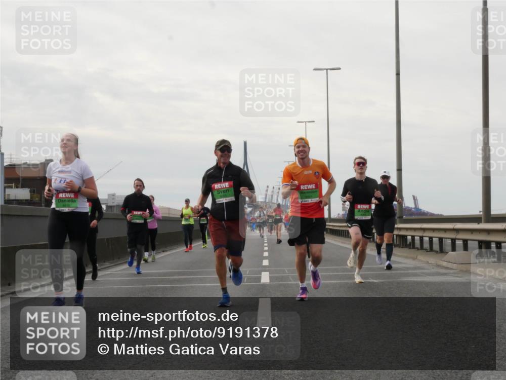 03.10.2025 - Köhlbrandbrückenlauf Matties Gatica Varas http://msf.ph/oto/9191378 03.10.2025 16:06:01 Position 3 8819 meine-sportfotos.de