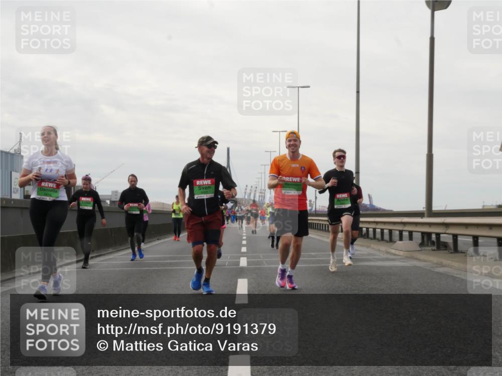03.10.2025 - Köhlbrandbrückenlauf Matties Gatica Varas http://msf.ph/oto/9191379 03.10.2025 16:06:01 Position 3 8819 meine-sportfotos.de