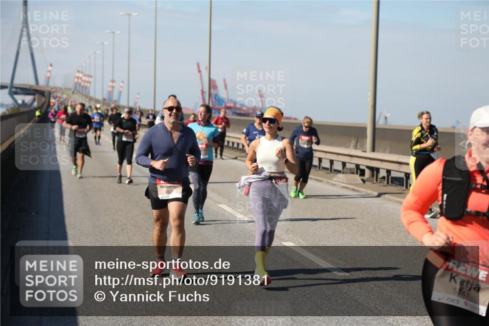 03.10.2025 - Köhlbrandbrückenlauf Yannick Fuchs http://msf.ph/oto/9191381 03.10.2025 12:12:03 Position 3 4531, 5241 meine-sportfotos.de