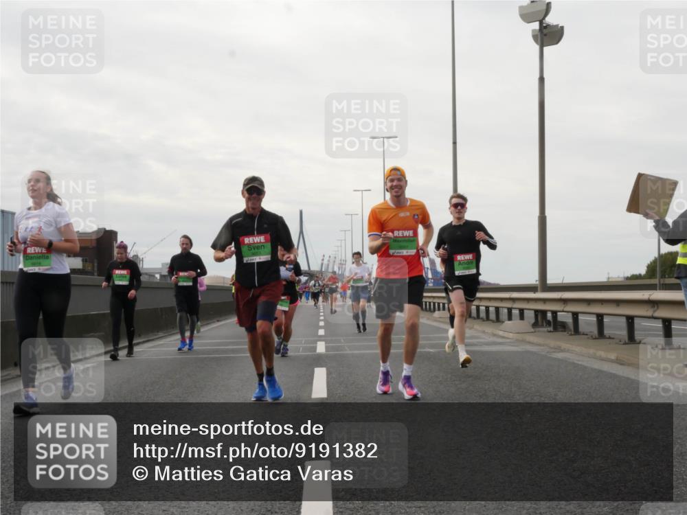 03.10.2025 - Köhlbrandbrückenlauf Matties Gatica Varas http://msf.ph/oto/9191382 03.10.2025 16:06:02 Position 3 8819, 9003 meine-sportfotos.de