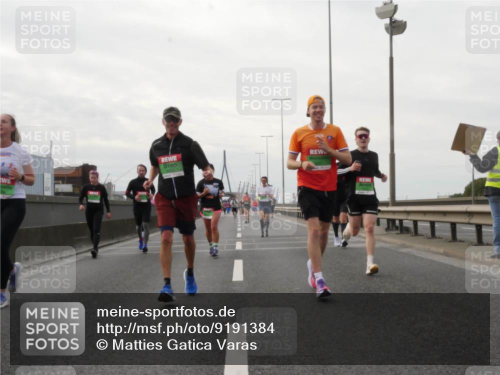03.10.2025 - Köhlbrandbrückenlauf Matties Gatica Varas http://msf.ph/oto/9191384 03.10.2025 16:06:02 Position 3  meine-sportfotos.de