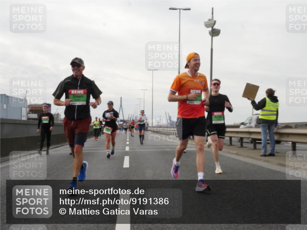 03.10.2025 - Köhlbrandbrückenlauf Matties Gatica Varas http://msf.ph/oto/9191386 03.10.2025 16:06:02 Position 3  meine-sportfotos.de