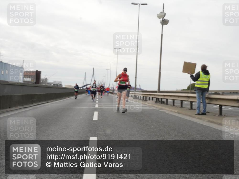 03.10.2025 - Köhlbrandbrückenlauf Matties Gatica Varas http://msf.ph/oto/9191421 03.10.2025 16:06:13 Position 3  meine-sportfotos.de