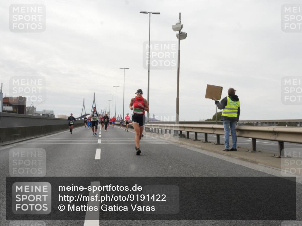 03.10.2025 - Köhlbrandbrückenlauf Matties Gatica Varas http://msf.ph/oto/9191422 03.10.2025 16:06:14 Position 3  meine-sportfotos.de