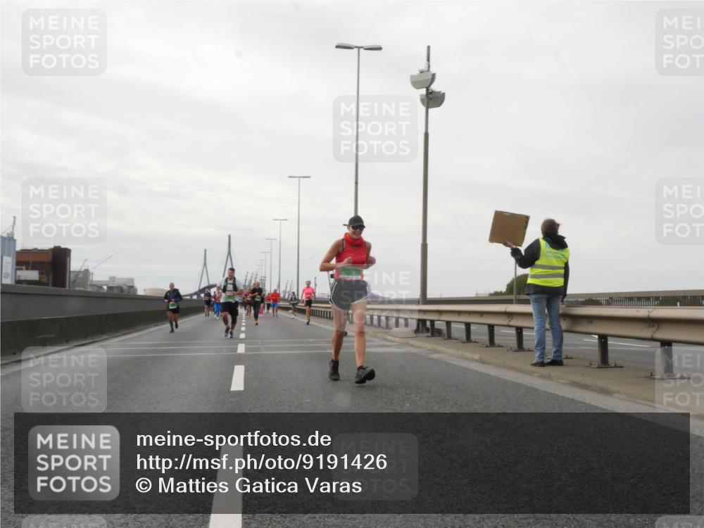 03.10.2025 - Köhlbrandbrückenlauf Matties Gatica Varas http://msf.ph/oto/9191426 03.10.2025 16:06:14 Position 3  meine-sportfotos.de