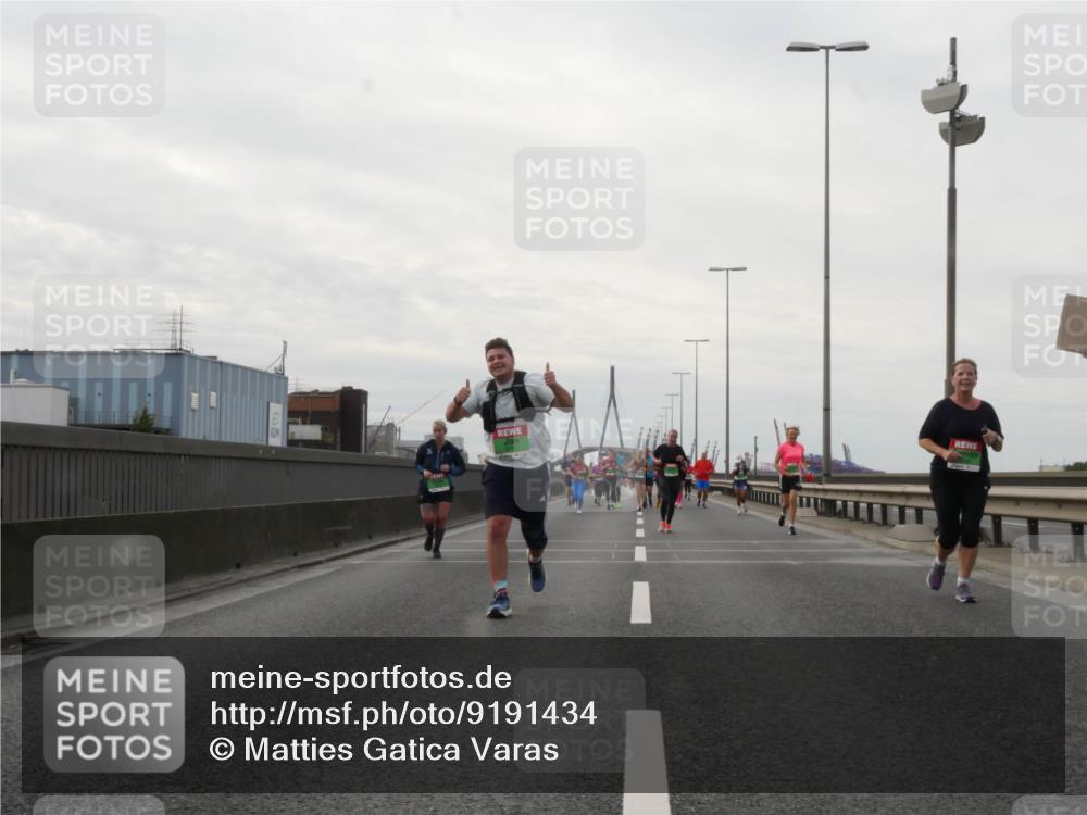 03.10.2025 - Köhlbrandbrückenlauf Matties Gatica Varas http://msf.ph/oto/9191434 03.10.2025 16:06:18 Position 3  meine-sportfotos.de