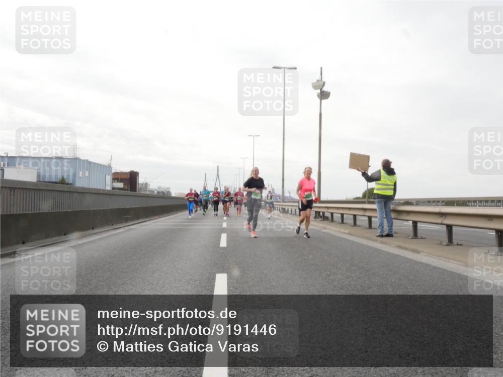 03.10.2025 - Köhlbrandbrückenlauf Matties Gatica Varas http://msf.ph/oto/9191446 03.10.2025 16:06:22 Position 3  meine-sportfotos.de