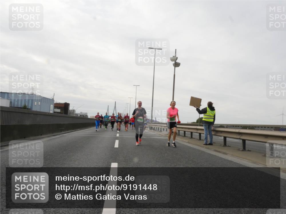 03.10.2025 - Köhlbrandbrückenlauf Matties Gatica Varas http://msf.ph/oto/9191448 03.10.2025 16:06:23 Position 3  meine-sportfotos.de