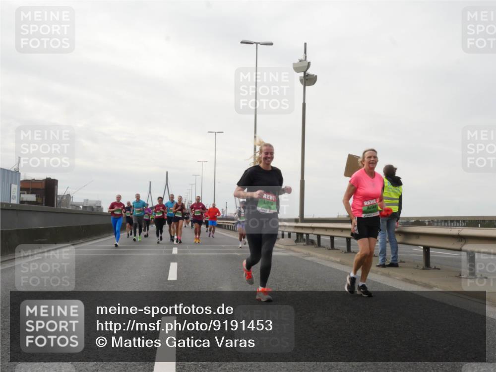 03.10.2025 - Köhlbrandbrückenlauf Matties Gatica Varas http://msf.ph/oto/9191453 03.10.2025 16:06:24 Position 3  meine-sportfotos.de