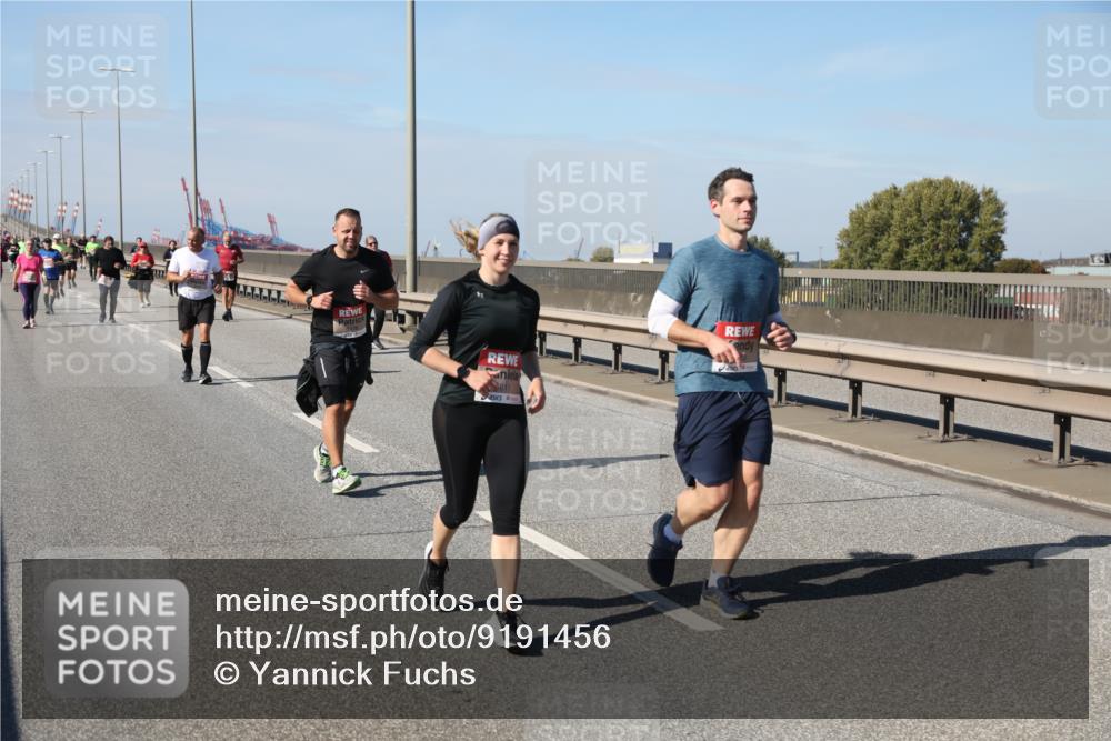 03.10.2025 - Köhlbrandbrückenlauf Yannick Fuchs http://msf.ph/oto/9191456 03.10.2025 12:12:12 Position 3 611 meine-sportfotos.de