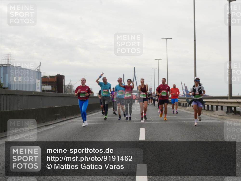 03.10.2025 - Köhlbrandbrückenlauf Matties Gatica Varas http://msf.ph/oto/9191462 03.10.2025 16:06:26 Position 3  meine-sportfotos.de