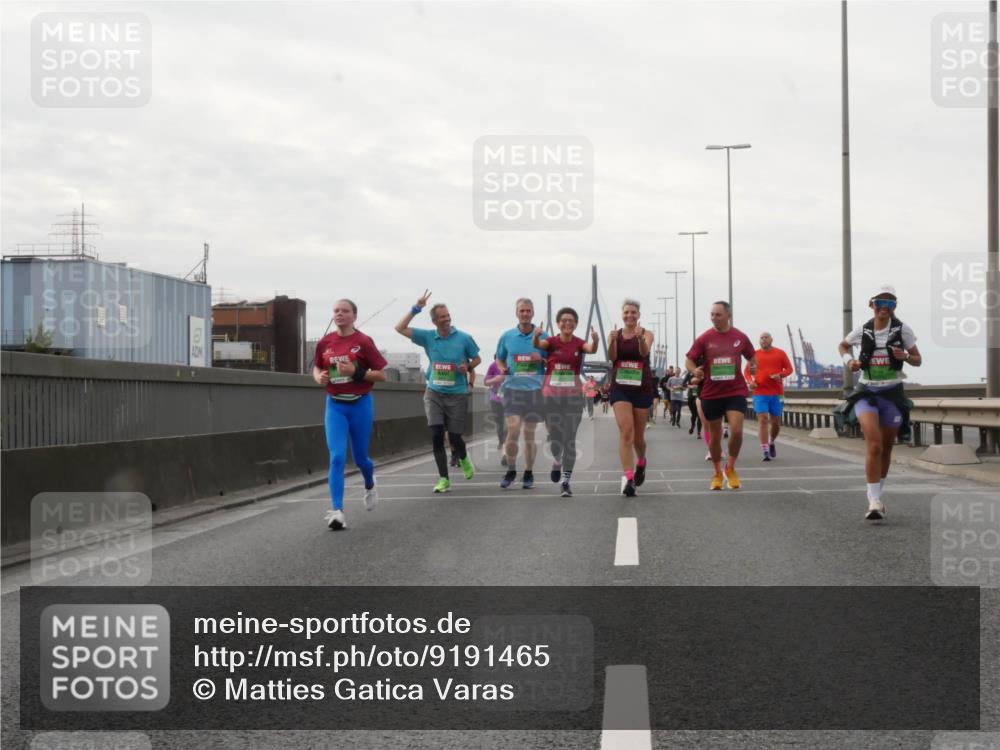 03.10.2025 - Köhlbrandbrückenlauf Matties Gatica Varas http://msf.ph/oto/9191465 03.10.2025 16:06:26 Position 3  meine-sportfotos.de