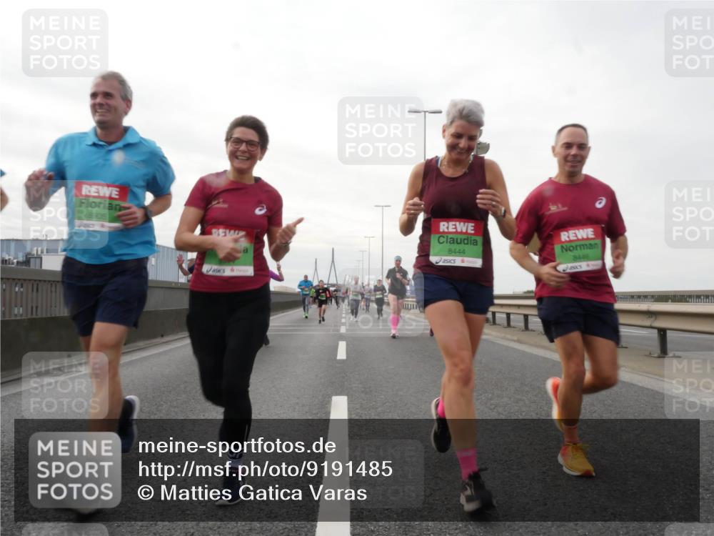 03.10.2025 - Köhlbrandbrückenlauf Matties Gatica Varas http://msf.ph/oto/9191485 03.10.2025 16:06:31 Position 3 8905, 8444, 8446 meine-sportfotos.de
