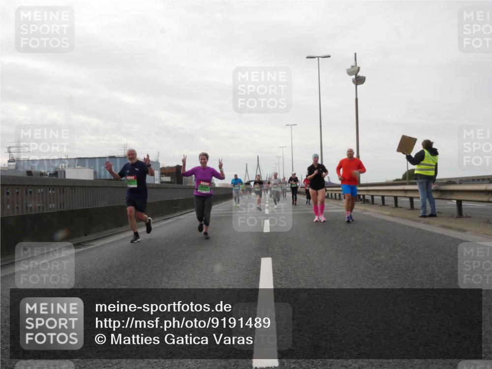 03.10.2025 - Köhlbrandbrückenlauf Matties Gatica Varas http://msf.ph/oto/9191489 03.10.2025 16:06:32 Position 3  meine-sportfotos.de