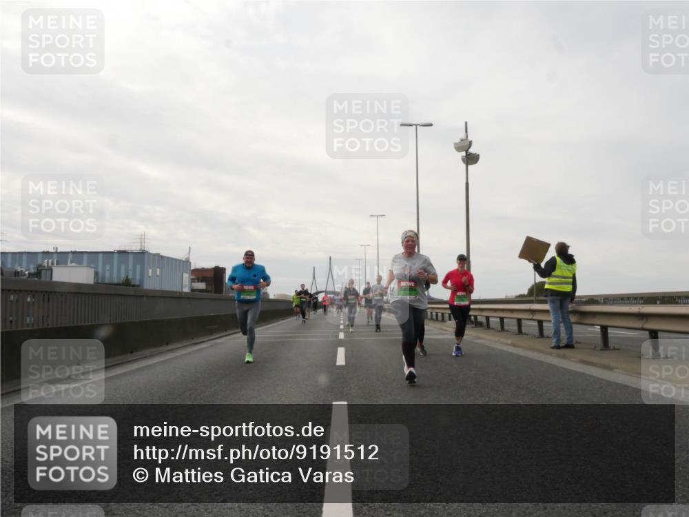03.10.2025 - Köhlbrandbrückenlauf Matties Gatica Varas http://msf.ph/oto/9191512 03.10.2025 16:06:36 Position 3  meine-sportfotos.de