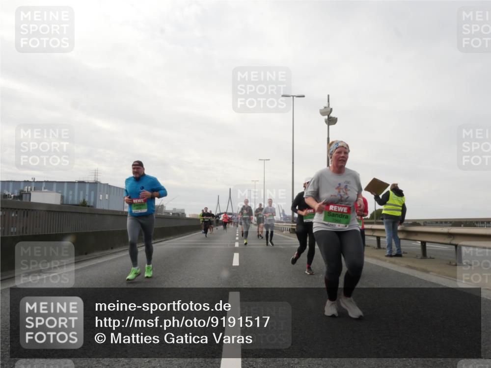 03.10.2025 - Köhlbrandbrückenlauf Matties Gatica Varas http://msf.ph/oto/9191517 03.10.2025 16:06:37 Position 3 7966 meine-sportfotos.de