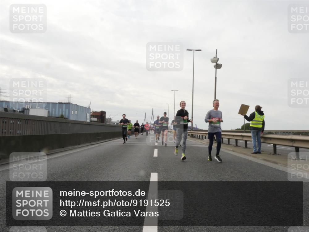 03.10.2025 - Köhlbrandbrückenlauf Matties Gatica Varas http://msf.ph/oto/9191525 03.10.2025 16:06:40 Position 3  meine-sportfotos.de