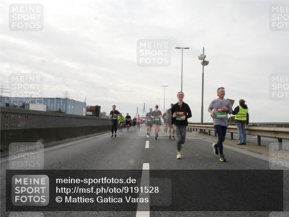 03.10.2025 - Köhlbrandbrückenlauf Matties Gatica Varas http://msf.ph/oto/9191528 03.10.2025 16:06:40 Position 3  meine-sportfotos.de