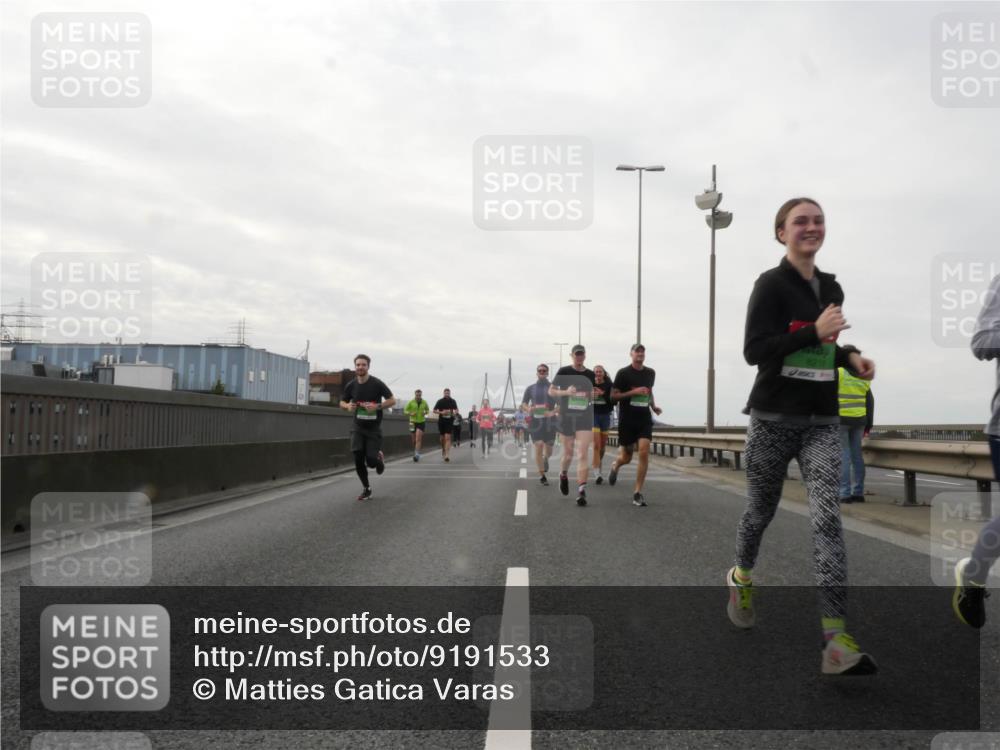 03.10.2025 - Köhlbrandbrückenlauf Matties Gatica Varas http://msf.ph/oto/9191533 03.10.2025 16:06:41 Position 3 111 meine-sportfotos.de