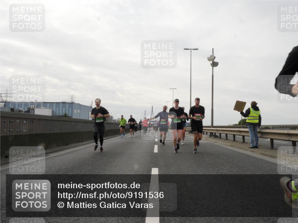 03.10.2025 - Köhlbrandbrückenlauf Matties Gatica Varas http://msf.ph/oto/9191536 03.10.2025 16:06:41 Position 3  meine-sportfotos.de