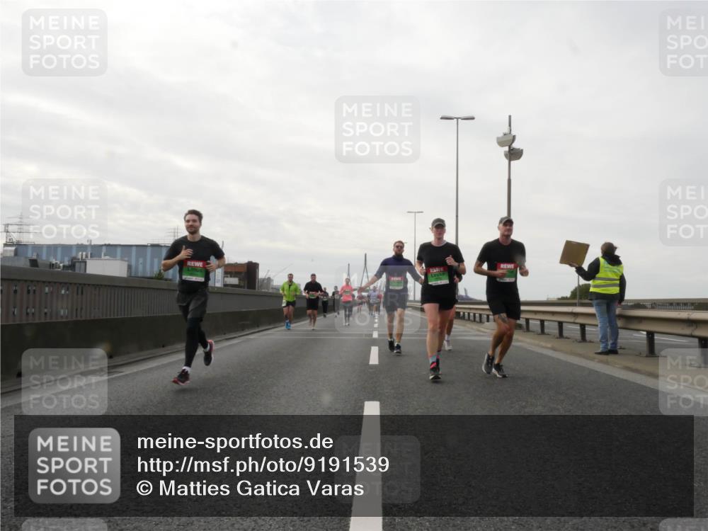 03.10.2025 - Köhlbrandbrückenlauf Matties Gatica Varas http://msf.ph/oto/9191539 03.10.2025 16:06:42 Position 3  meine-sportfotos.de