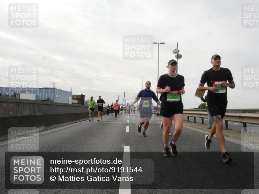 03.10.2025 - Köhlbrandbrückenlauf Matties Gatica Varas http://msf.ph/oto/9191544 03.10.2025 16:06:43 Position 3 7970 meine-sportfotos.de